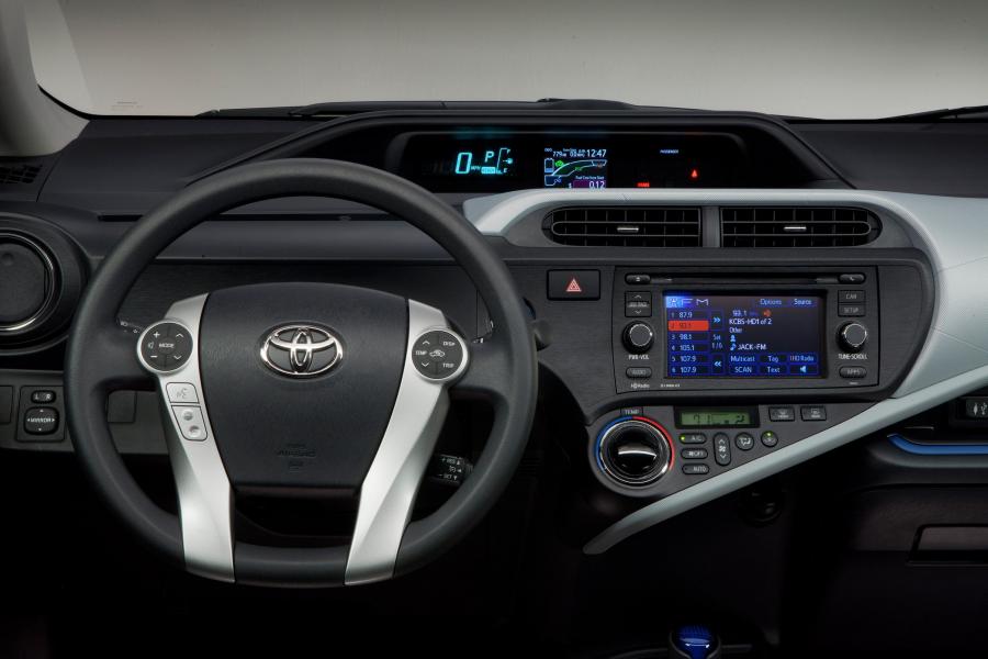  Toyota Prius C 2011 года  (фото 5 из 37)
